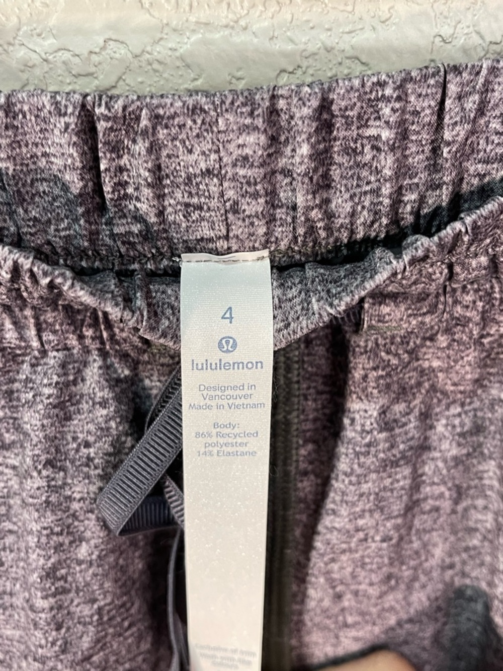 lululemon athletica Women’s Heathered Charcoal Jogger Pants - Picture 2 of 3